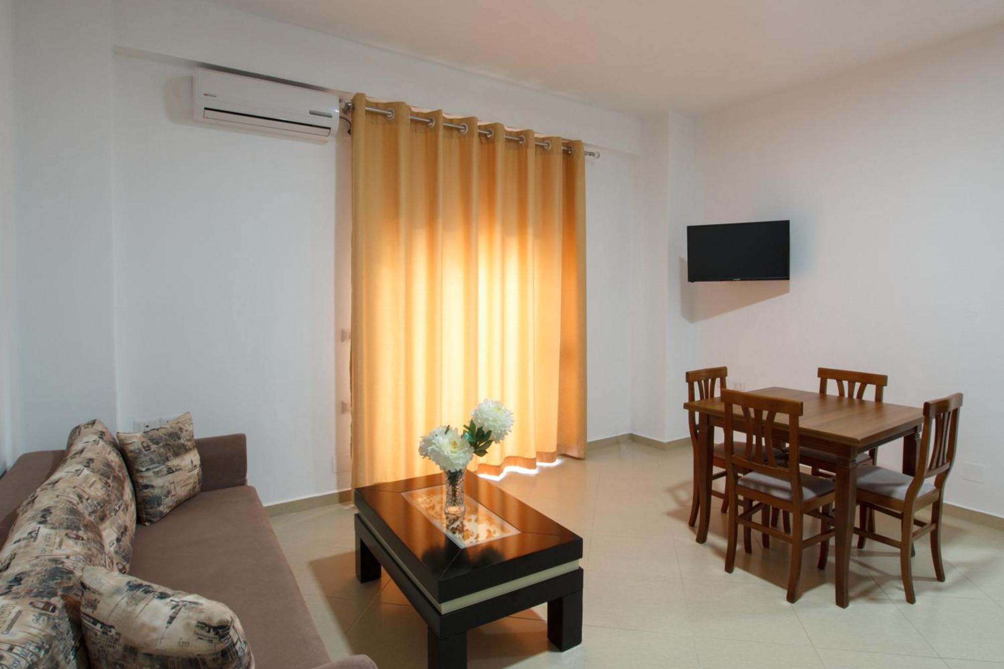סרנדה Grand Blue Aparthotel מראה חיצוני תמונה